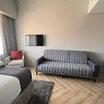 Beautiful Brand-New Luxury Apartment In The City